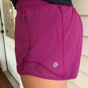 Lululemon Women’s hotty hot short *2.5”
